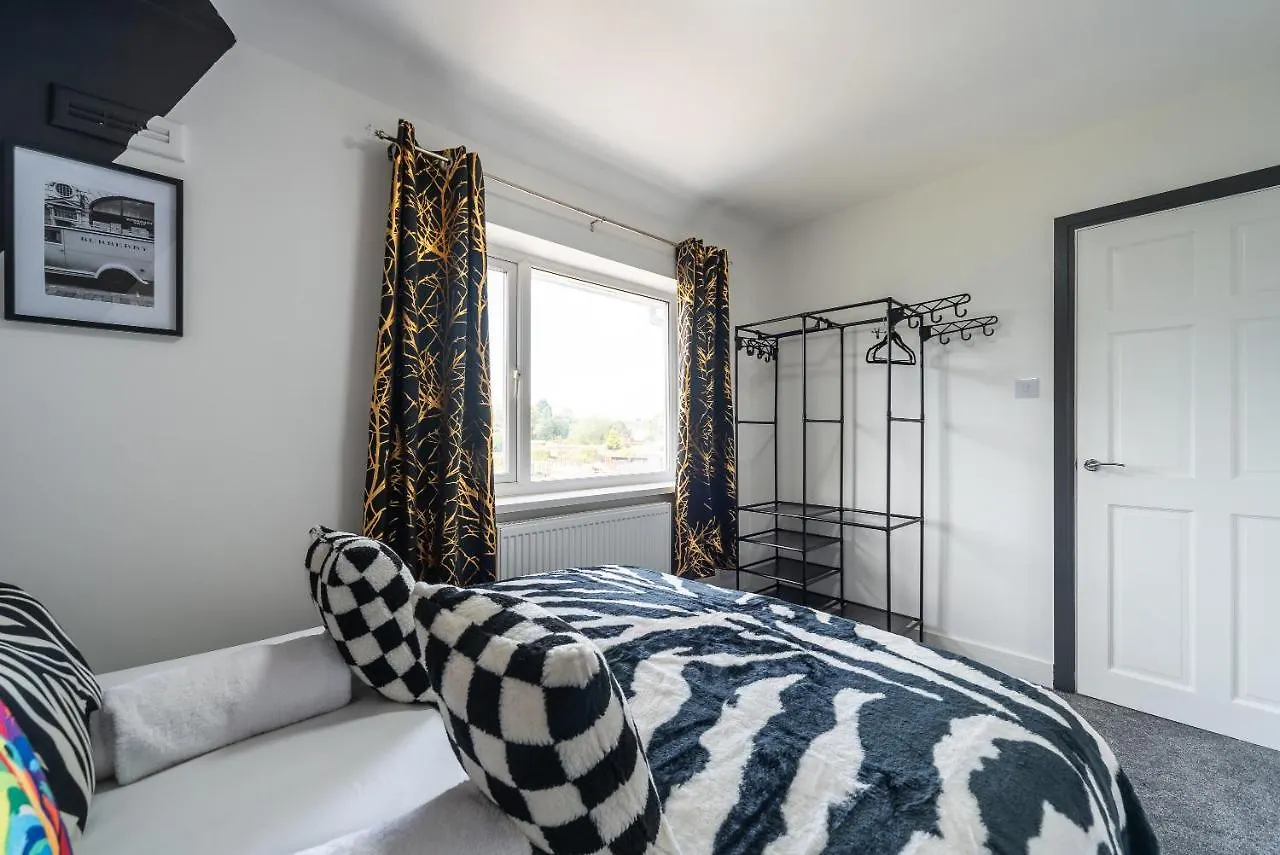 Aseda 4 Bedroom Private Parking, Game Zone -Pool Table, Garden Home Kingston upon Hull Prázdninový dům